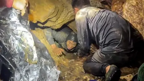 Four more men freed from flooded Laos cave in hazardous rescue mission