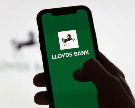 Lloyds Banking Group to hire 300 tech experts to work on AI