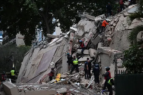 Venezuela earthquake live: state of emergency declared after officials warn of widespread damage and high casualties