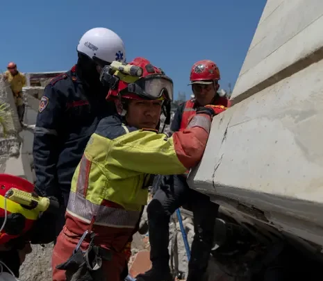 ‘I can only describe it as a war zone’: the rescuers navigating Venezuela’s post-quake hellscape