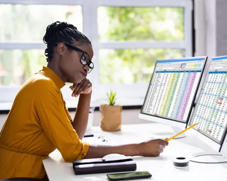 Women and university graduates in Australia most at risk of losing jobs to AI, report finds