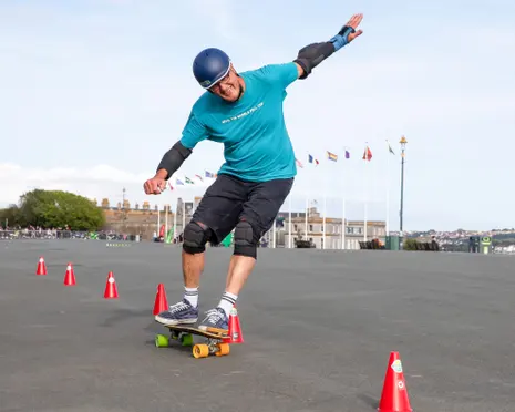 A new start after 60: I took up slalom skateboarding – and I’m off to the world championships!