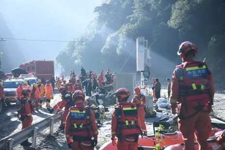 Number of missing in Nepal and Tibet rises to 3,000 as bad weather hampers search